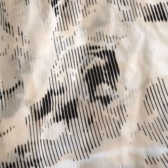 Beautiful black and white apt. 9 blouse - Picture 2 of 7